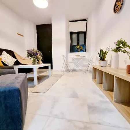 Jacaranda Apartment *